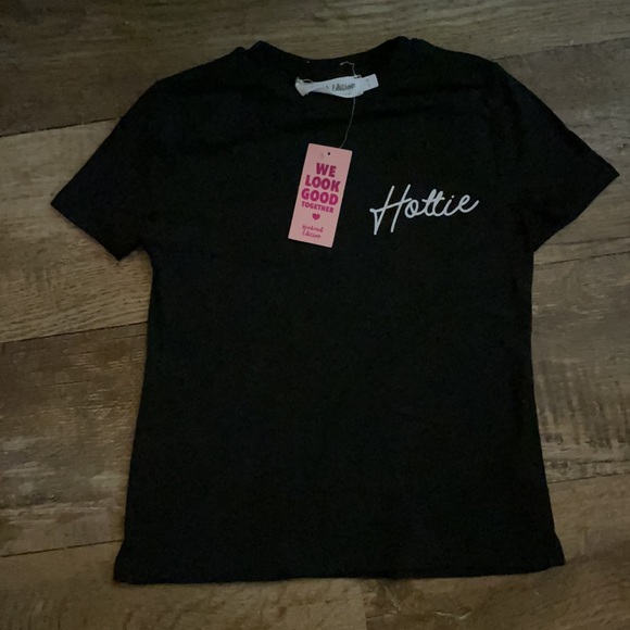 NWT Weekend Edition Black Tight T-Shirt With “Hottie” Written In White - Picture 5 of 14